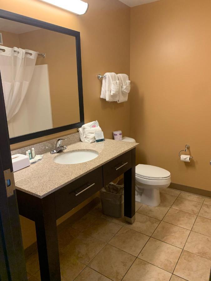 Quality Inn & Suites Minot Kültér fotó