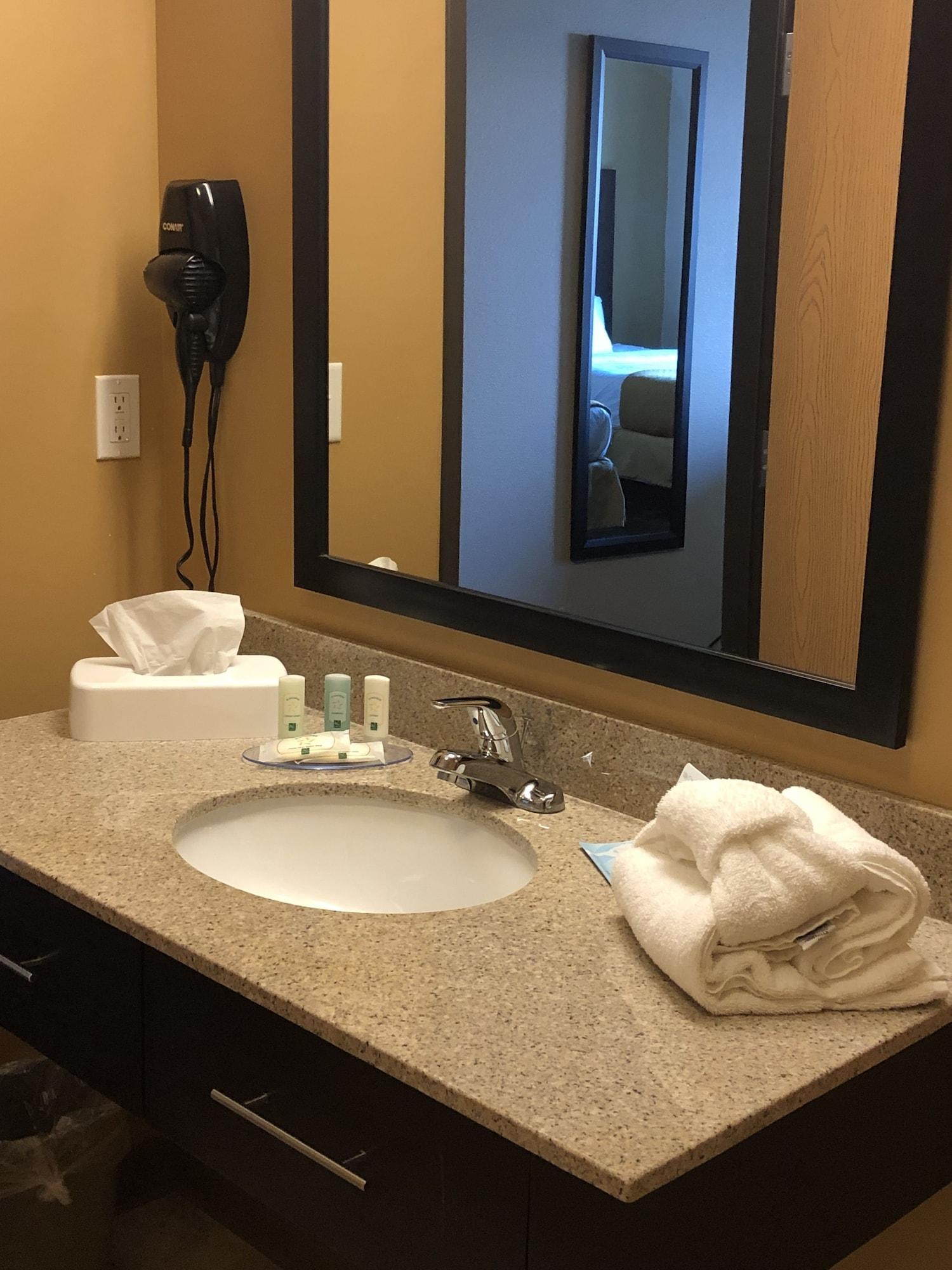 Quality Inn & Suites Minot Kültér fotó