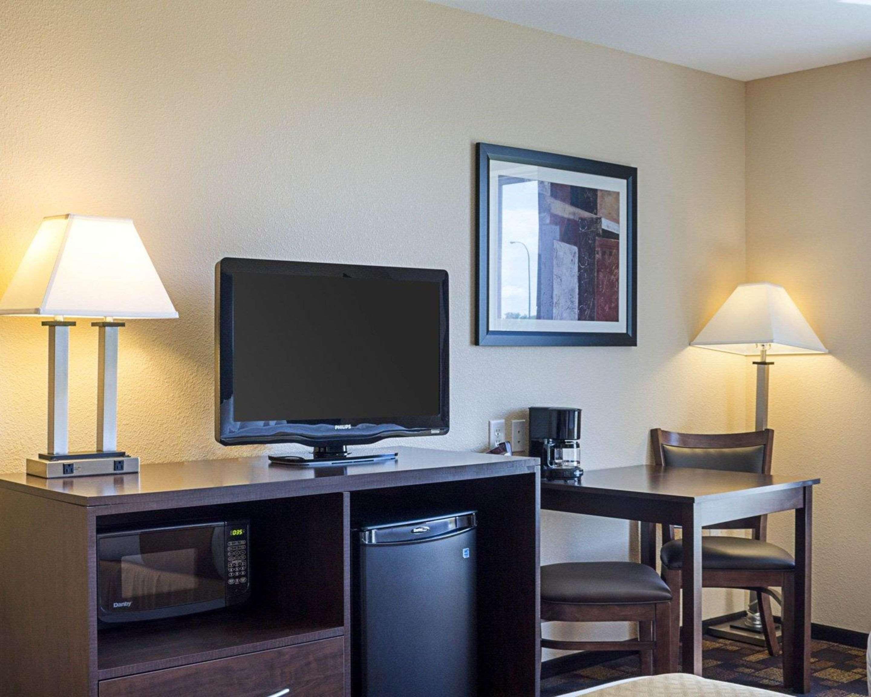 Quality Inn & Suites Minot Kültér fotó