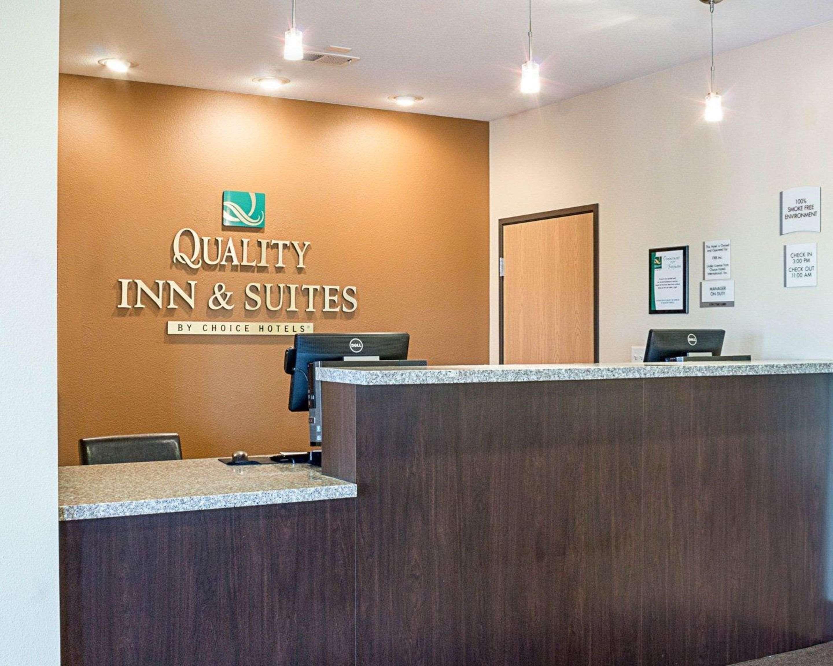 Quality Inn & Suites Minot Kültér fotó