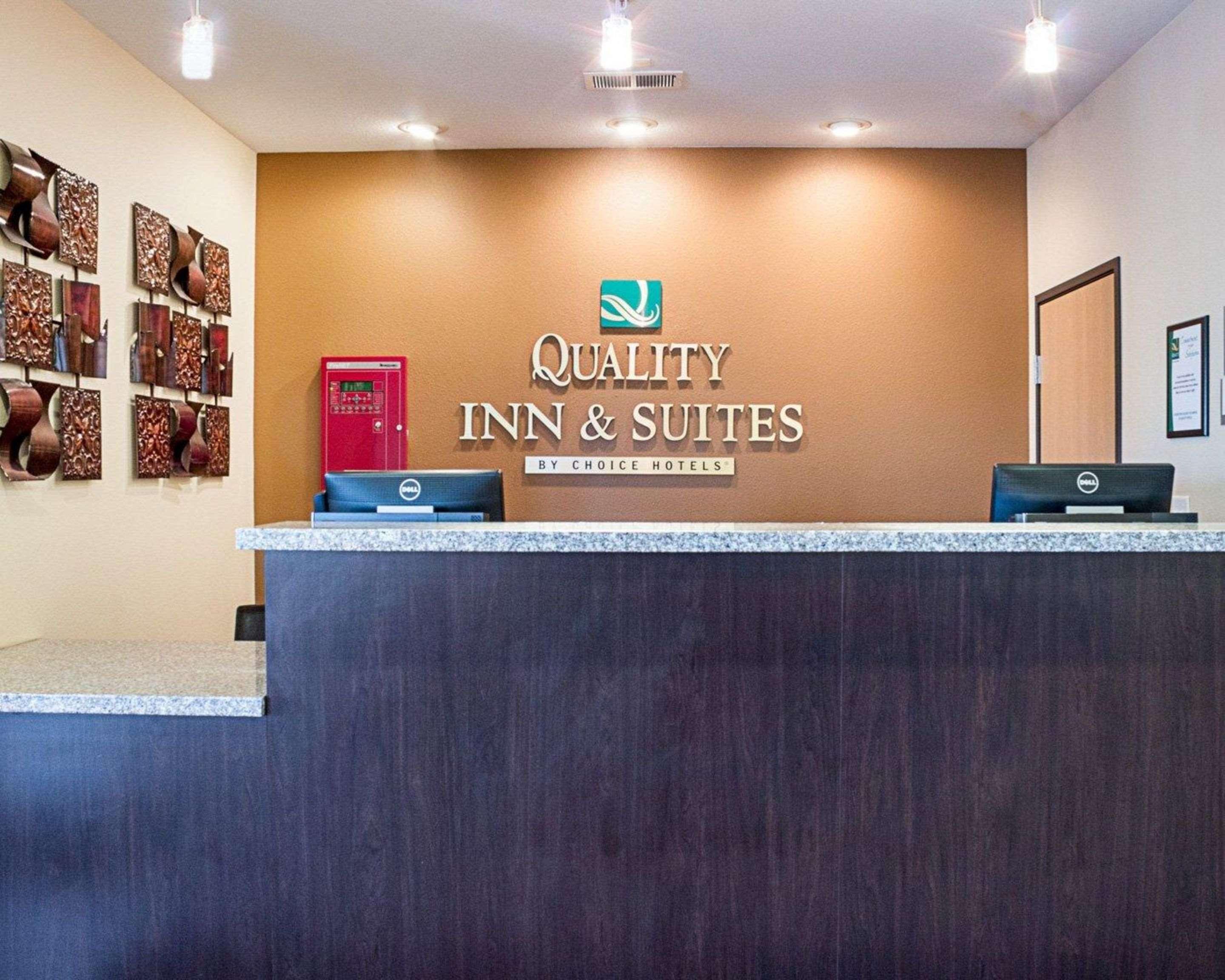 Quality Inn & Suites Minot Kültér fotó