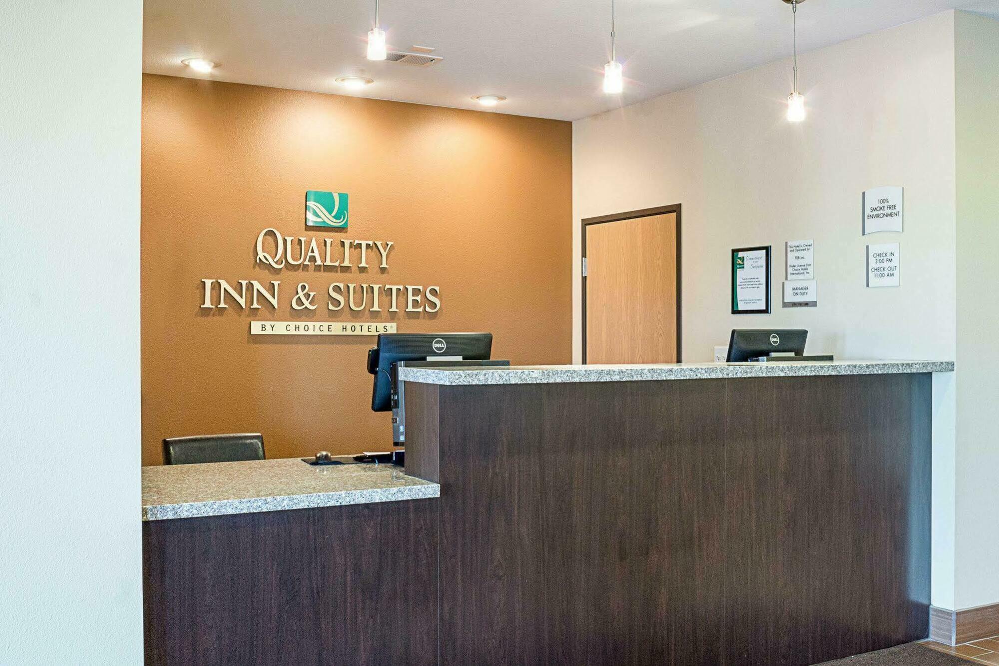 Quality Inn & Suites Minot Kültér fotó