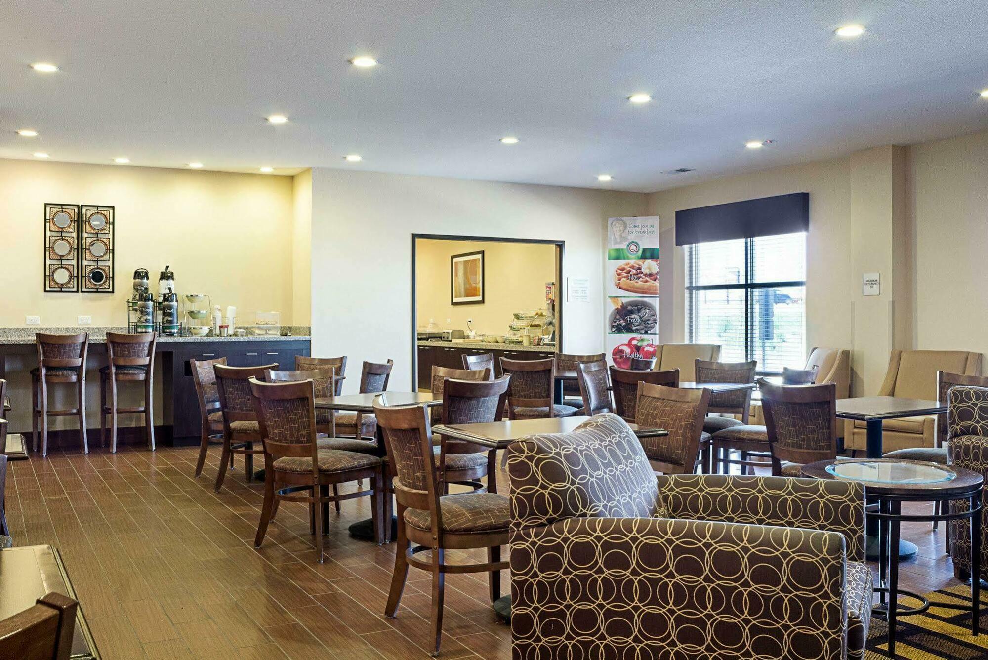 Quality Inn & Suites Minot Kültér fotó