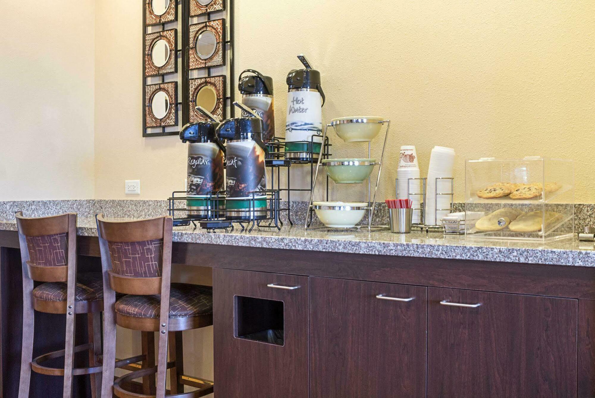 Quality Inn & Suites Minot Kültér fotó